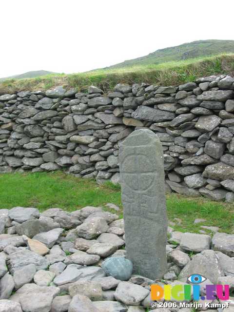 19604 Cross inscribed slab